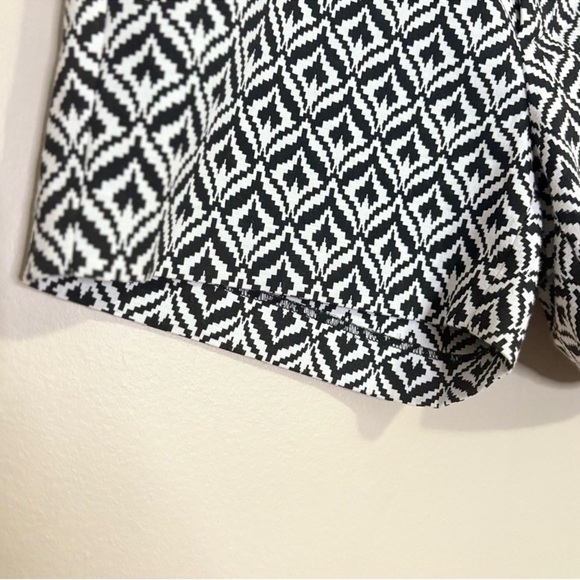 Banana Republic Mid Rise Hampton Black White Geo Shorts 4.5" Inseam - Picture 7 of 12